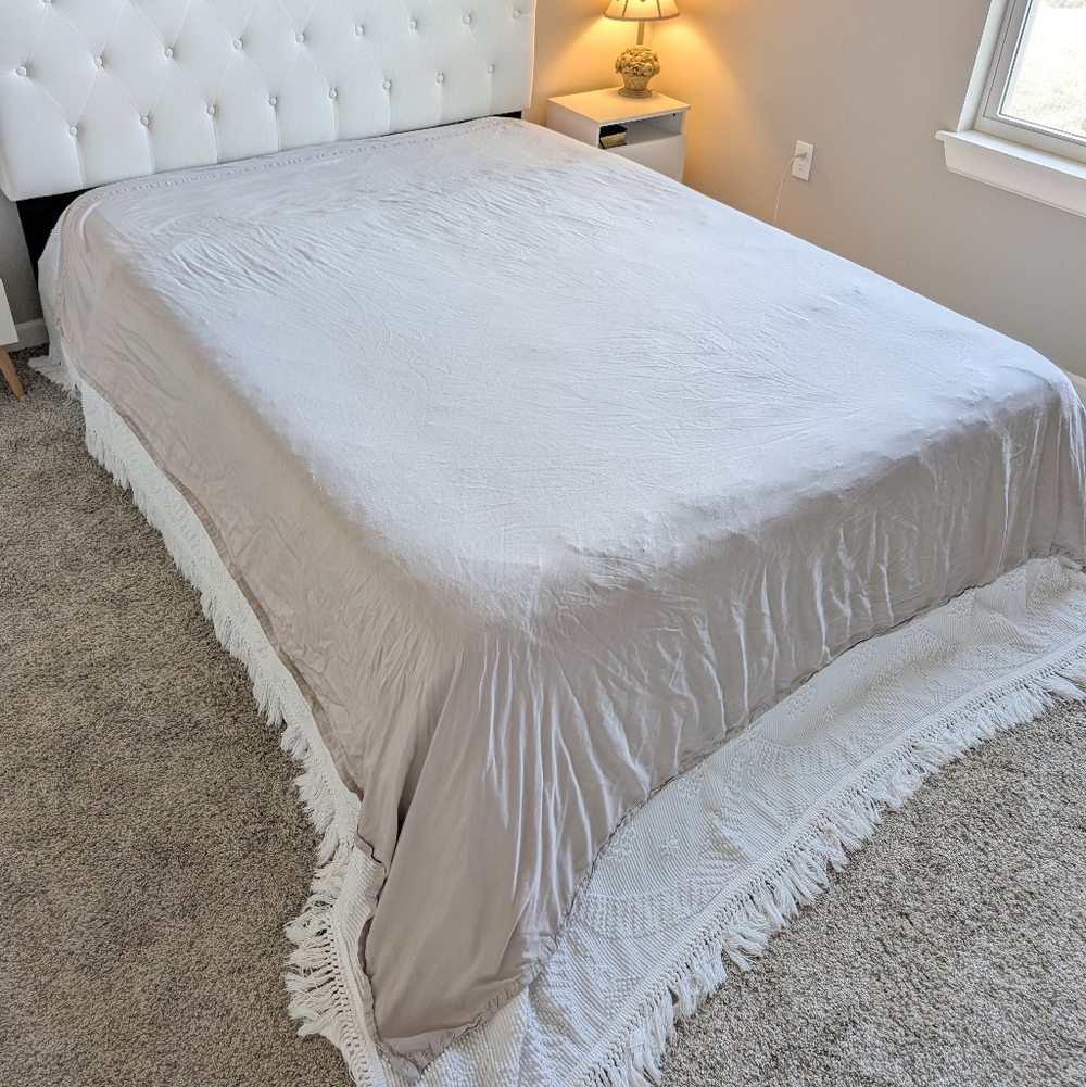 Cariloha Beige Queen Flat Sheet Sateen 100% Viscose From Bamboo Matte Flowy